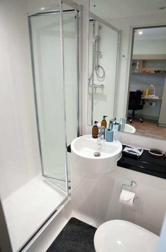 Central Belfast Apartments: Student Accommodation Superior Apartment, Private Bathroom 2