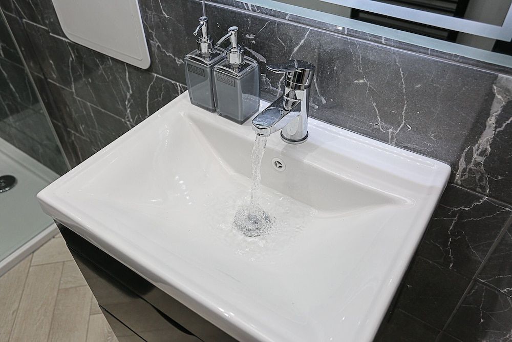 No 1 Luxury Service Accommodation Deluxe Apartment, Accessible, Private Bathroom 14