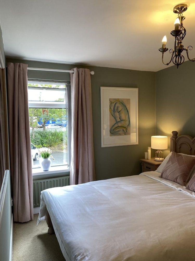 undefined Remarkable 3-bed House in Belfast 7