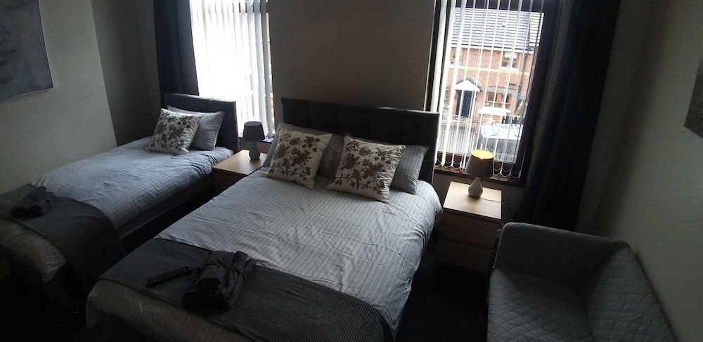 undefined St James Street Townhouse Belfast 2