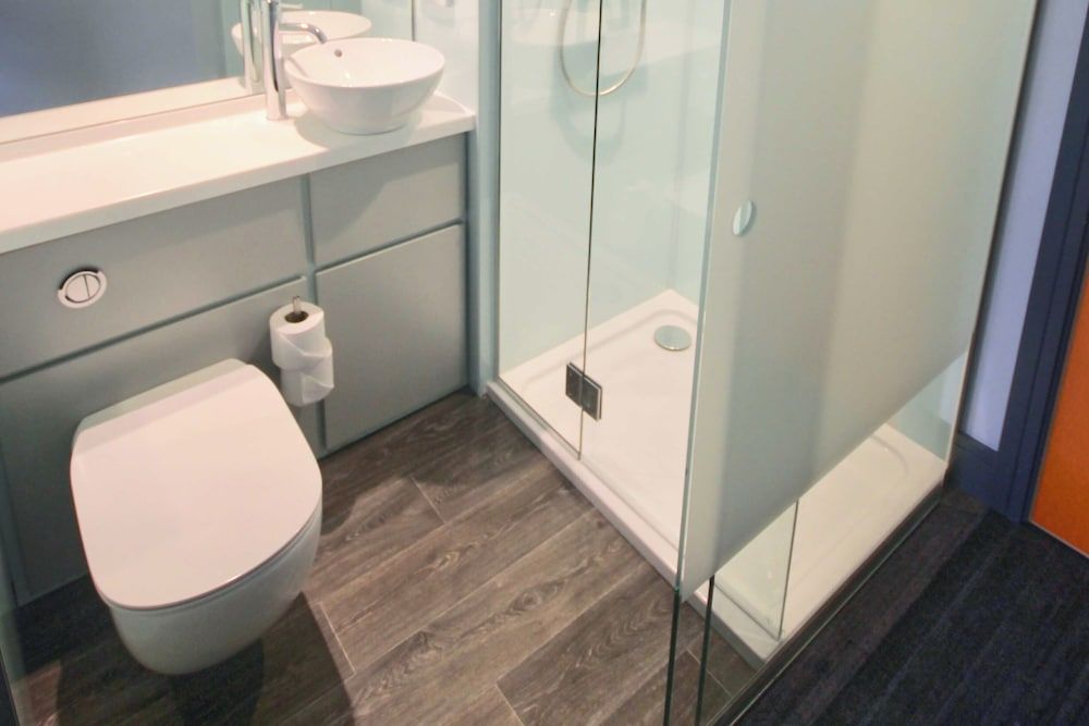 easyHotel Belfast Standard Double Room 6