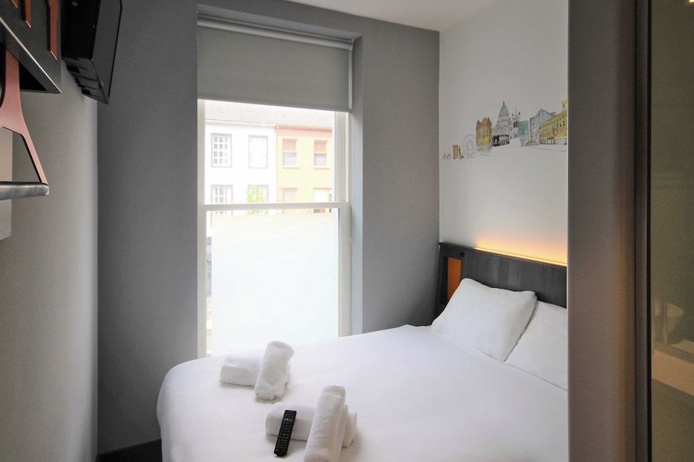 easyHotel Belfast Standard Double Room 3