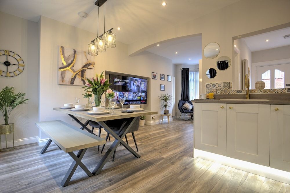 undefined The Belfast Boutique Central Cozy Sleeps7