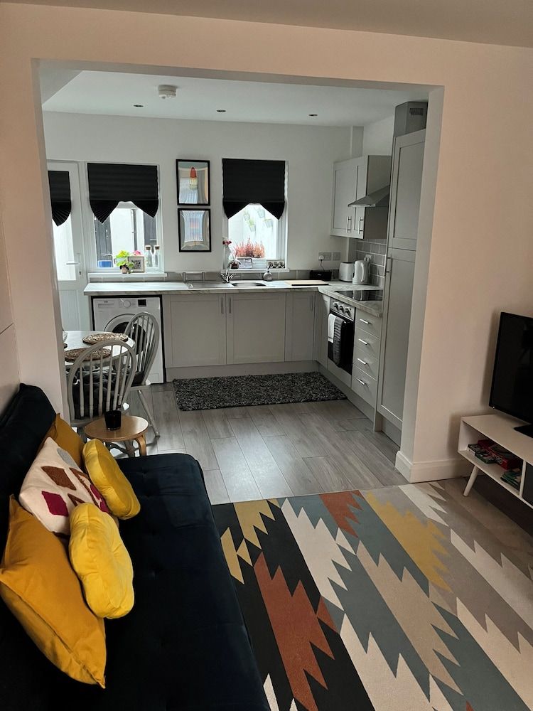 undefined Cosy 2-bed House Close to Belfast City Centre 2