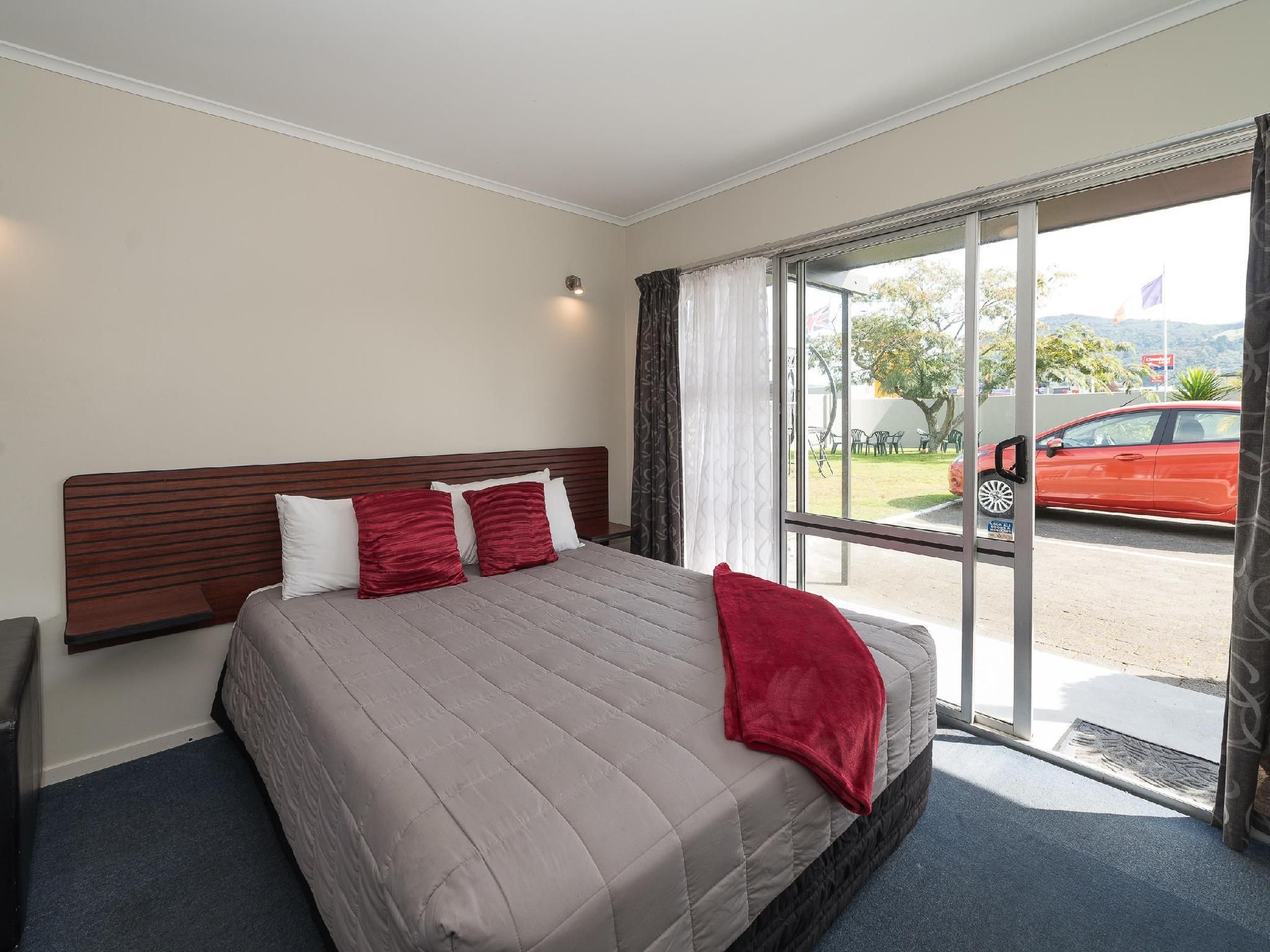 Red Rock Thermal Motel Deluxe Family Unit