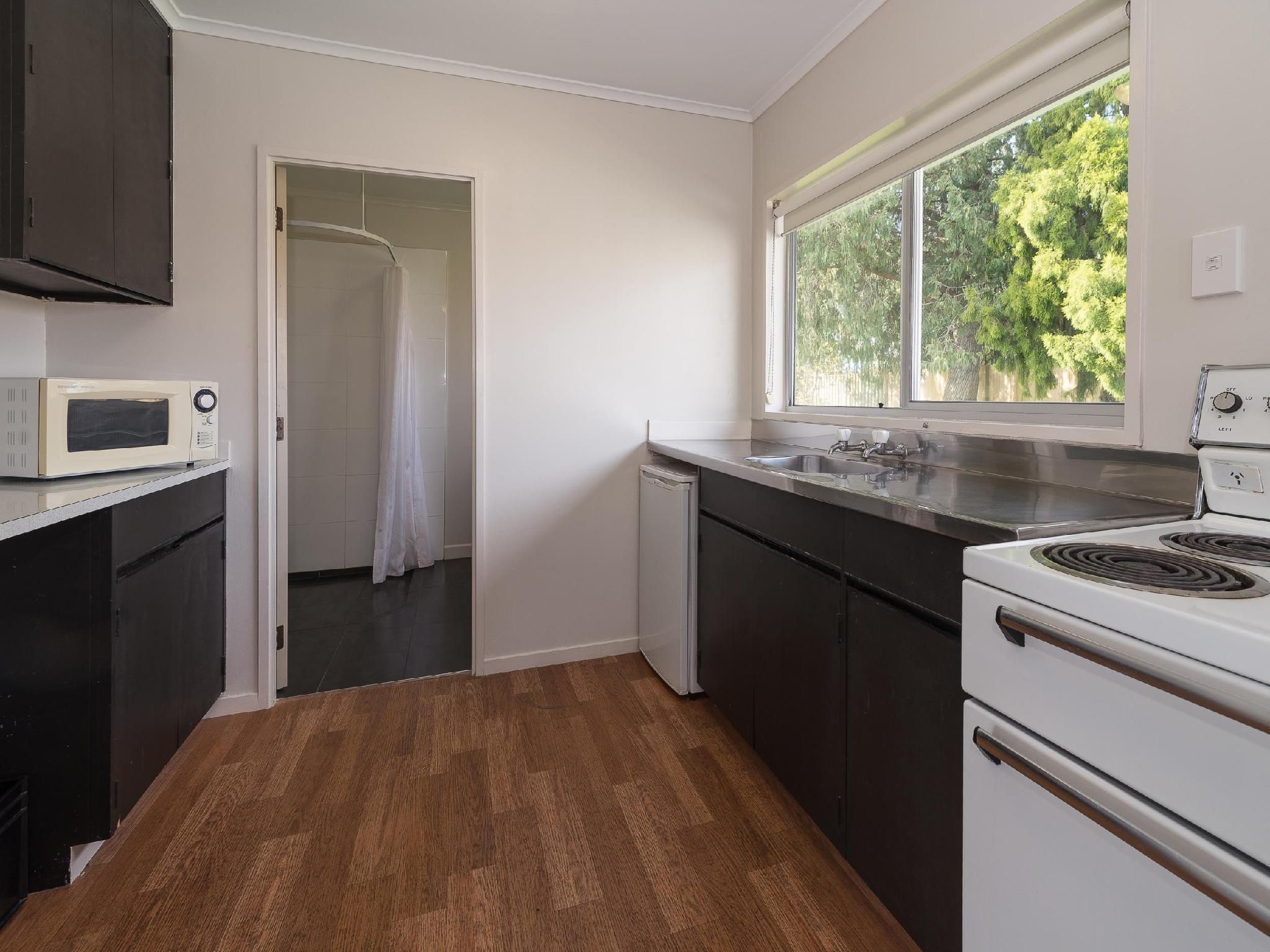 Red Rock Thermal Motel Deluxe Family Unit 2