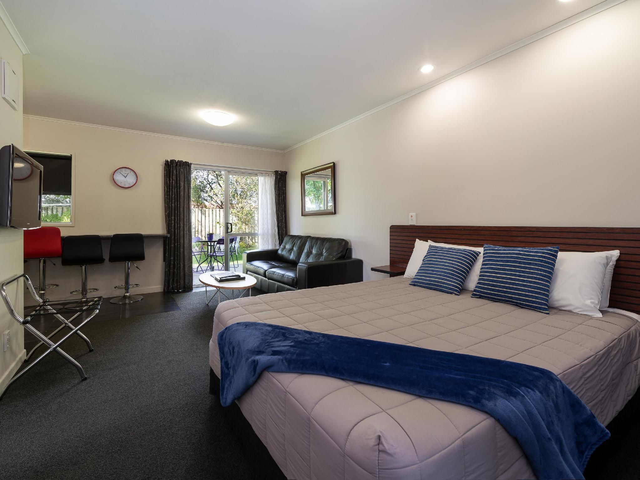 Red Rock Thermal Motel Deluxe Family Unit - Unit 4