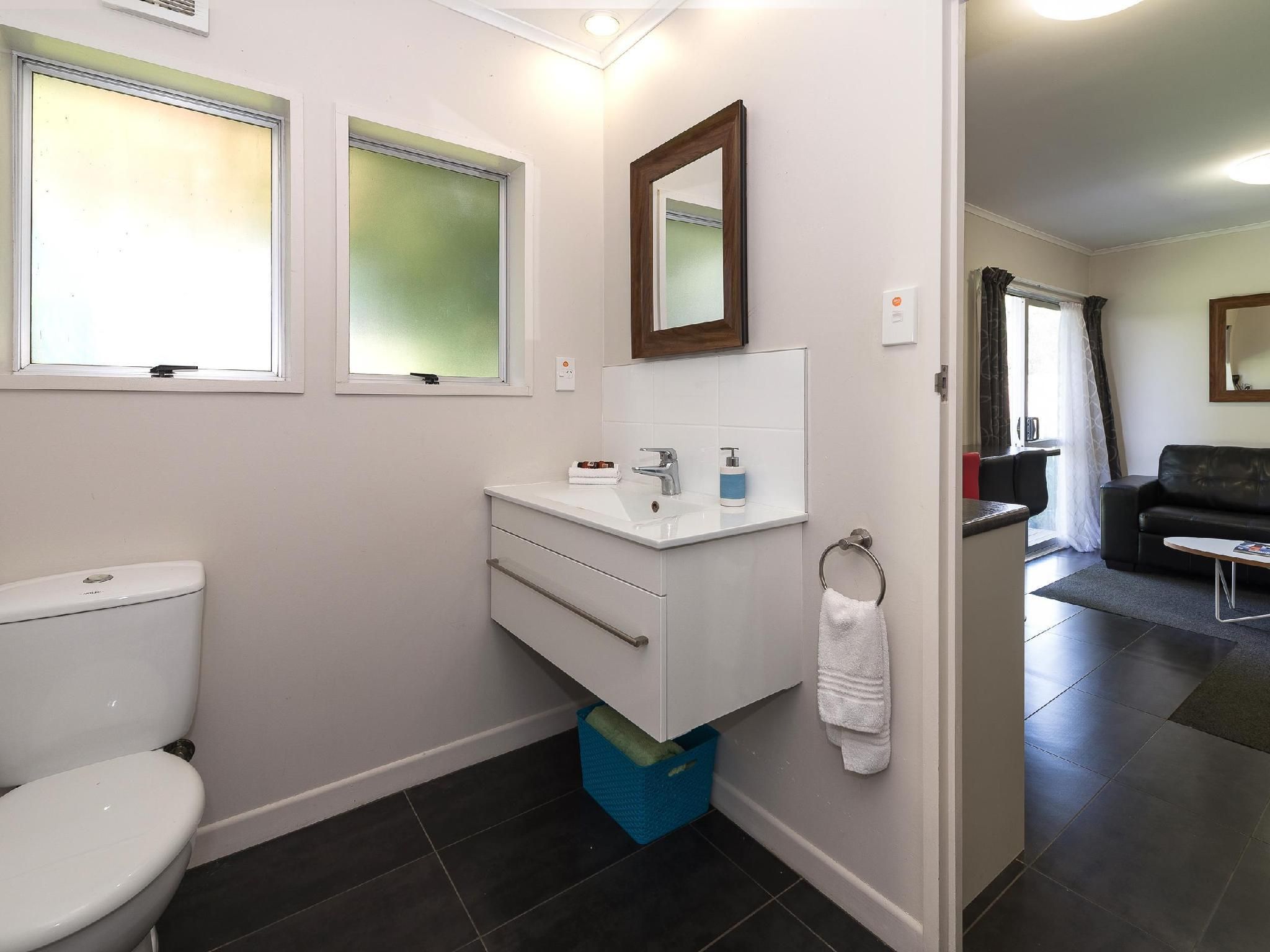 Red Rock Thermal Motel Deluxe Family Unit - Unit 4 2