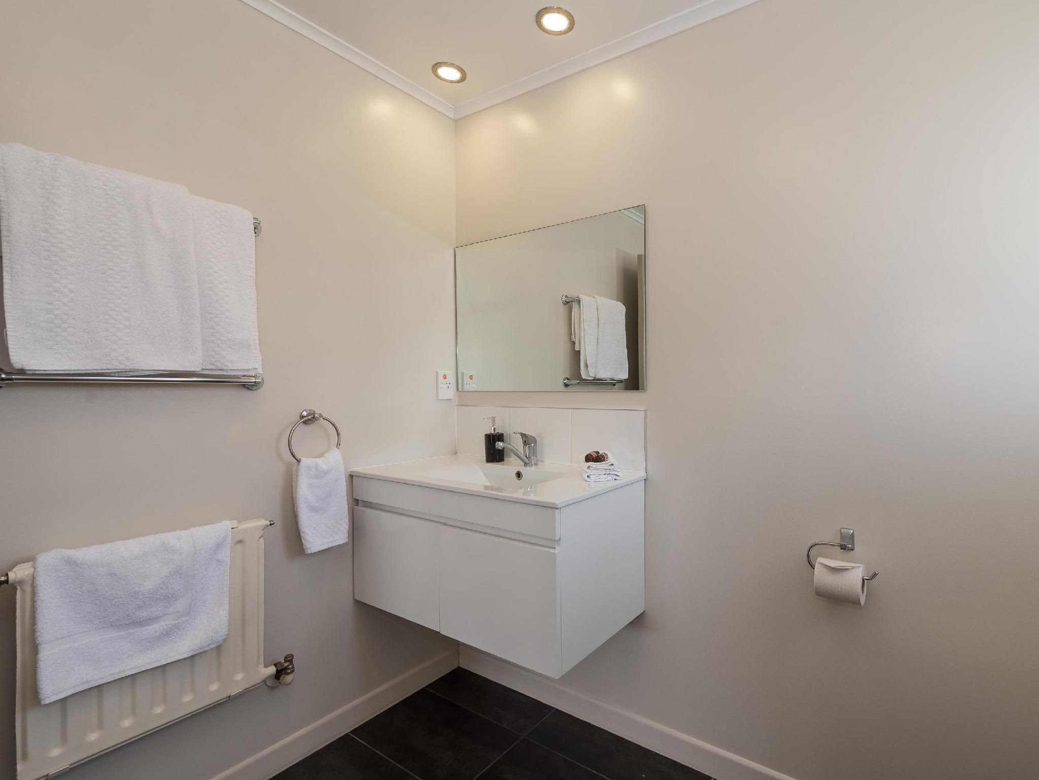 Red Rock Thermal Motel Deluxe Studio - Unit 7 3