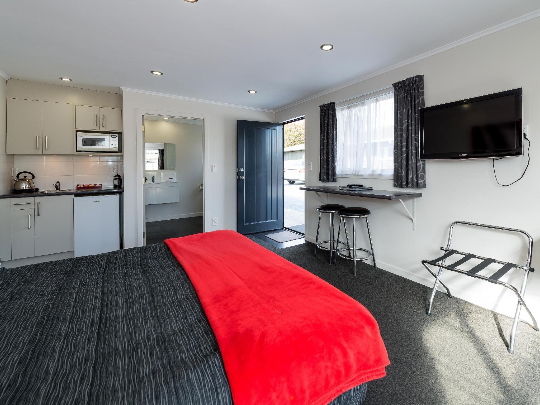 Red Rock Thermal Motel Deluxe Studio - Unit 7