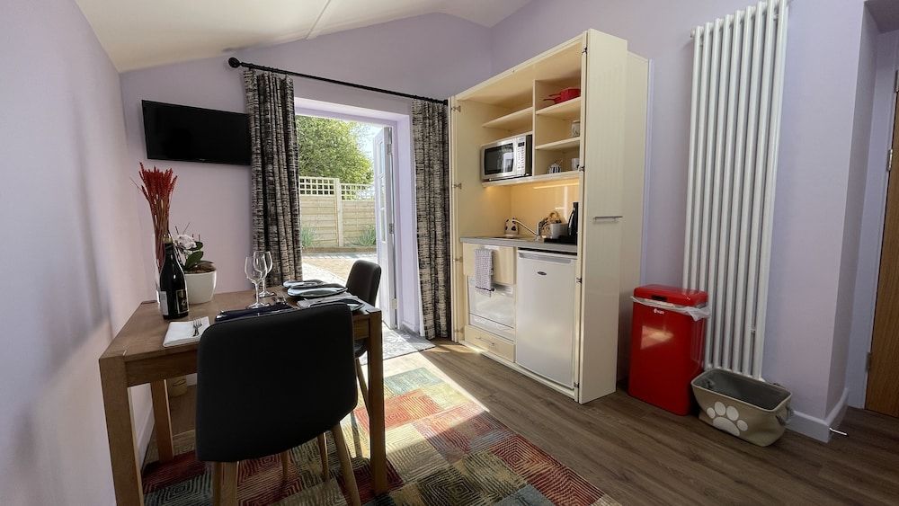 Moorview House Deluxe Studio Suite, Garden View 9