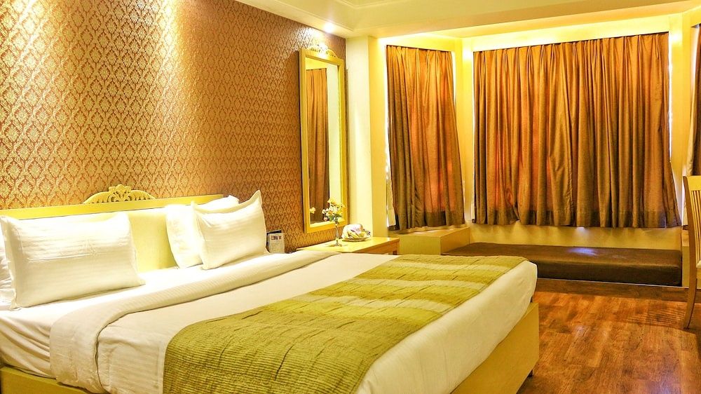 Dee Marks Hotel & Resorts Premium Double Room 4