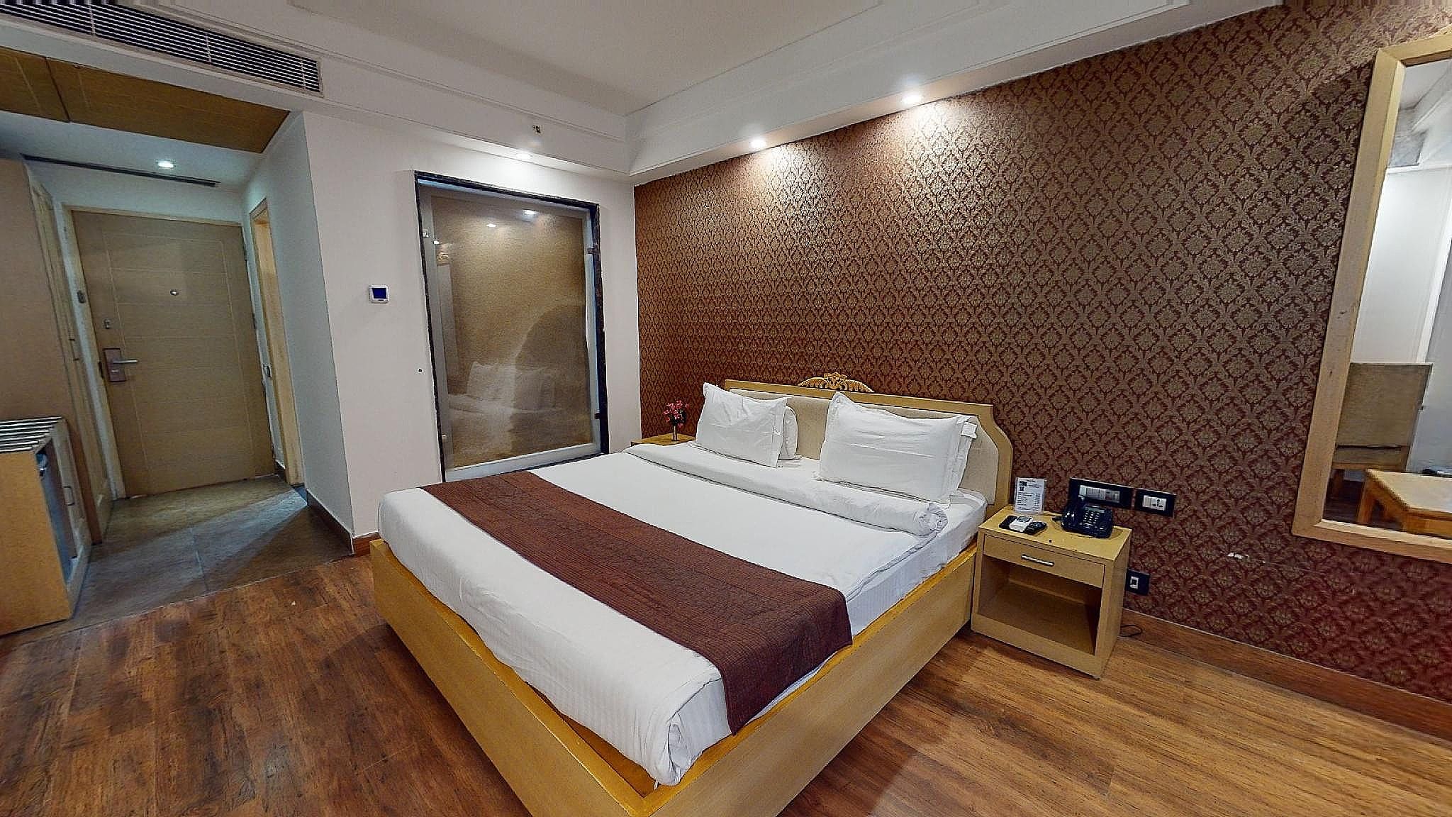 Dee Marks Hotel & Resorts Deluxe Room  8