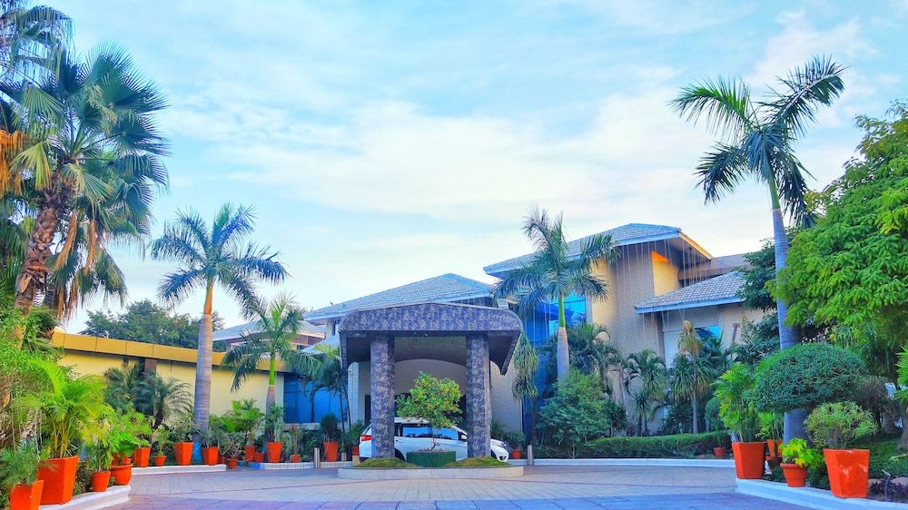undefined Dee Marks Hotel & Resorts 7