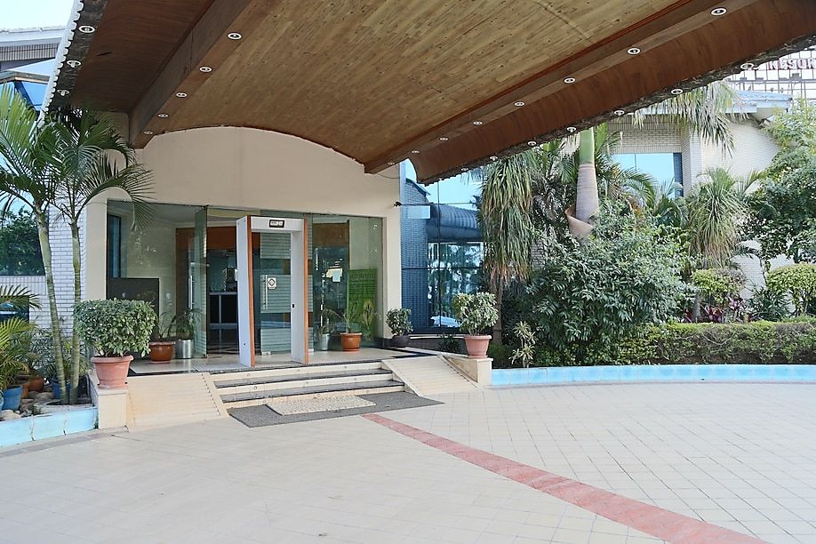 undefined Dee Marks Hotel & Resorts 8