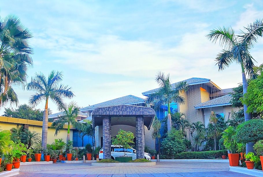 undefined Dee Marks Hotel & Resorts