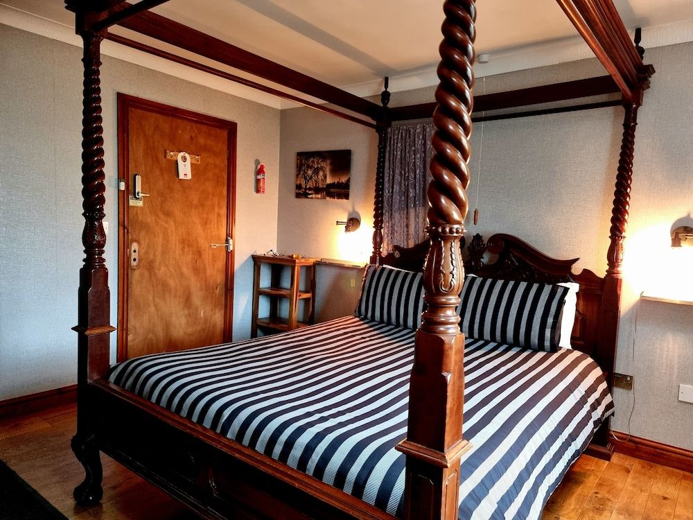 Castle Lodge B&B Family Room 4