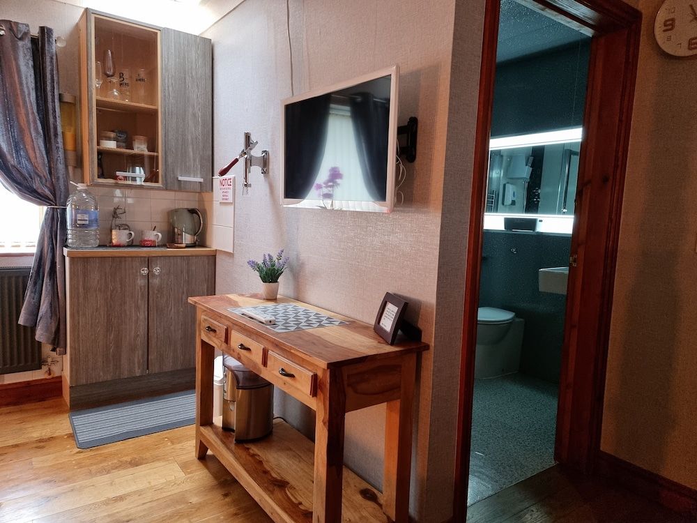 Castle Lodge B&B Family Room 3