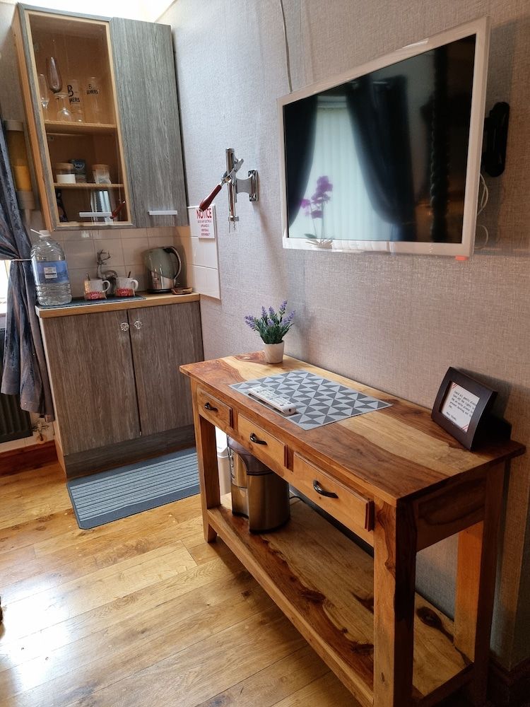 Castle Lodge B&B Family Room 9