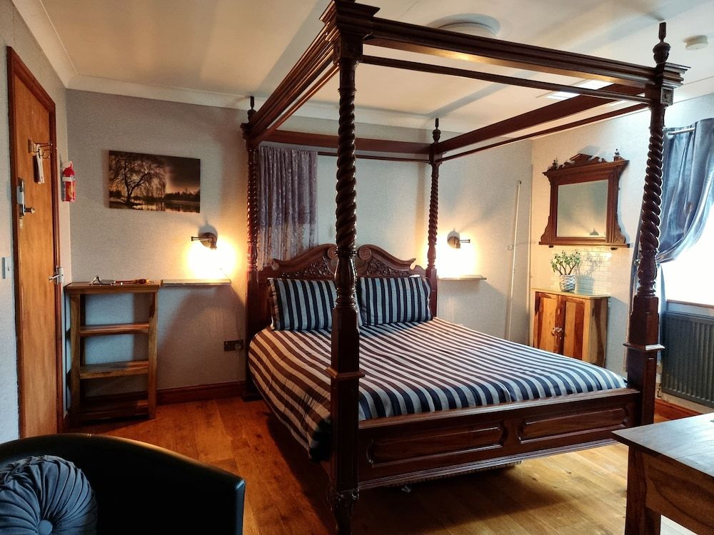 Castle Lodge B&B Family Room 5