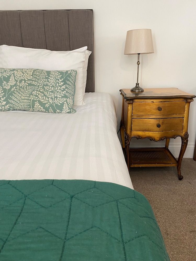The Retreat New Forest Single Room, Ensuite (North Wing First Floor)