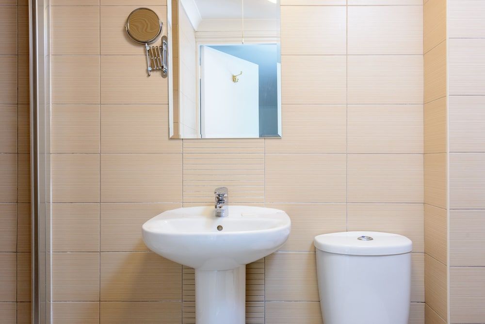 The Retreat New Forest Single Room, Ensuite (North Wing First Floor) 2