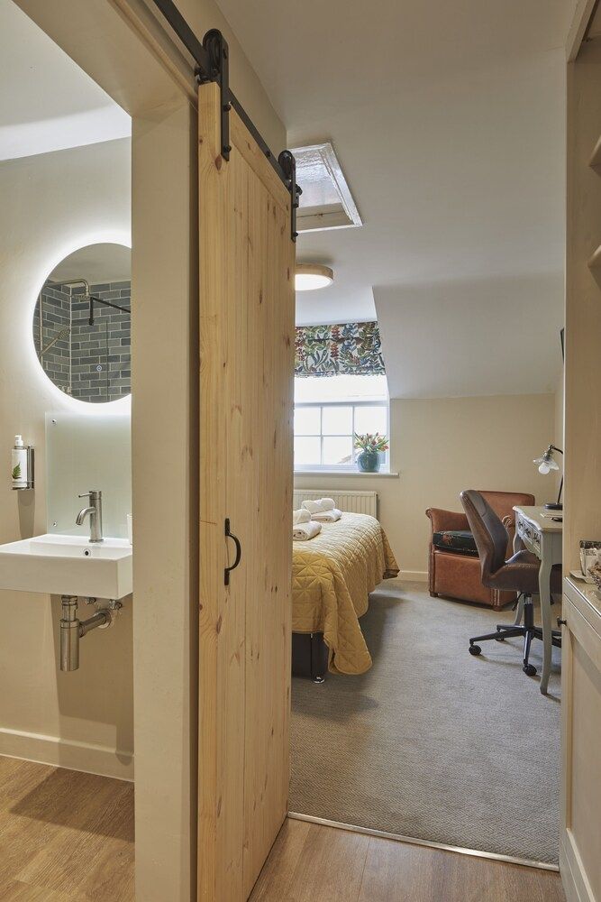 The Full Moon Inn Double or Twin Room 5