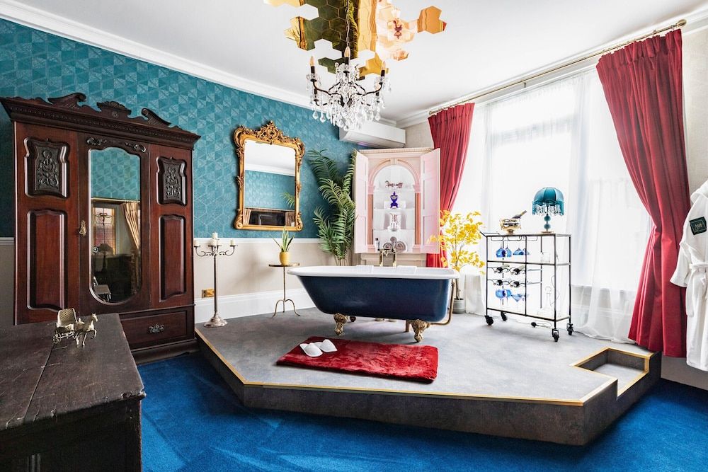 Staycations Maldon Suites Family Apartment, Private Bathroom, Courtyard View (The De Vere Suite) 15