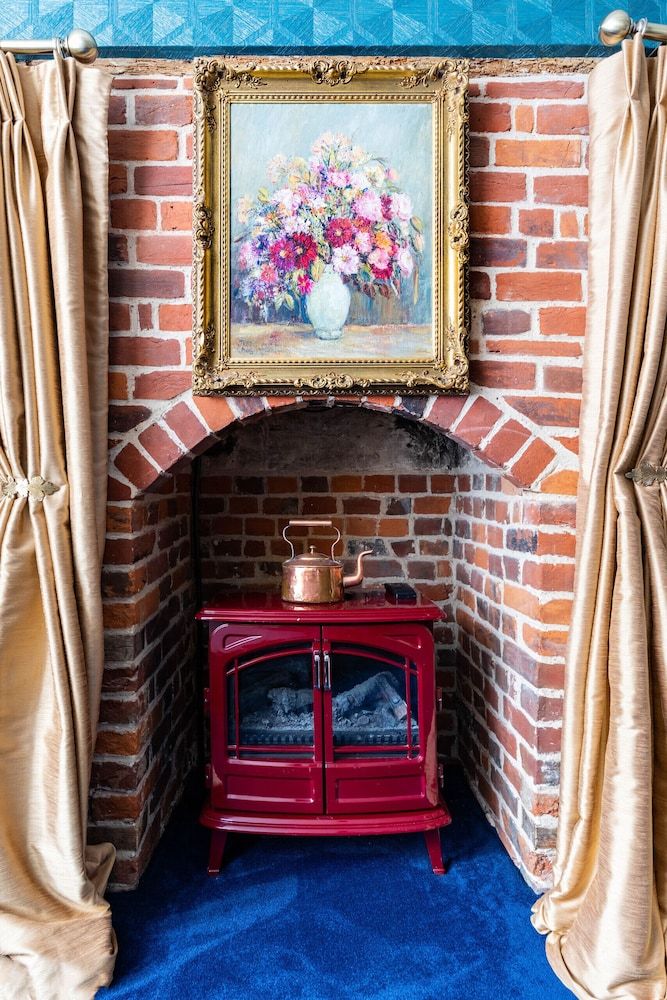 Staycations Maldon Suites Family Apartment, Private Bathroom, Courtyard View (The De Vere Suite) 19