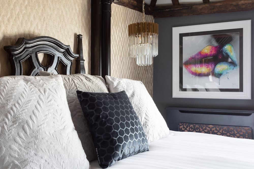 Staycations Maldon Suites Superior Apartment, Private Bathroom (D'Arcy Suite) 6