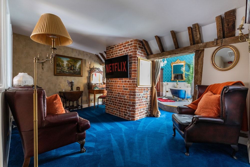 Staycations Maldon Suites Family Apartment, Private Bathroom, Courtyard View (The De Vere Suite) 25