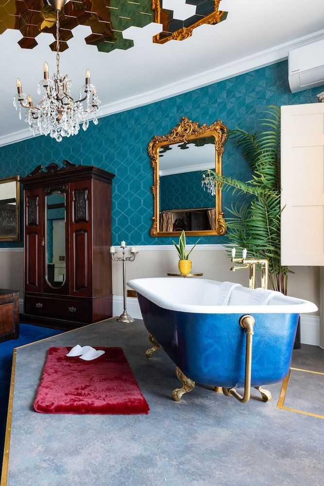 Staycations Maldon Suites Family Apartment, Private Bathroom, Courtyard View (The De Vere Suite) 7