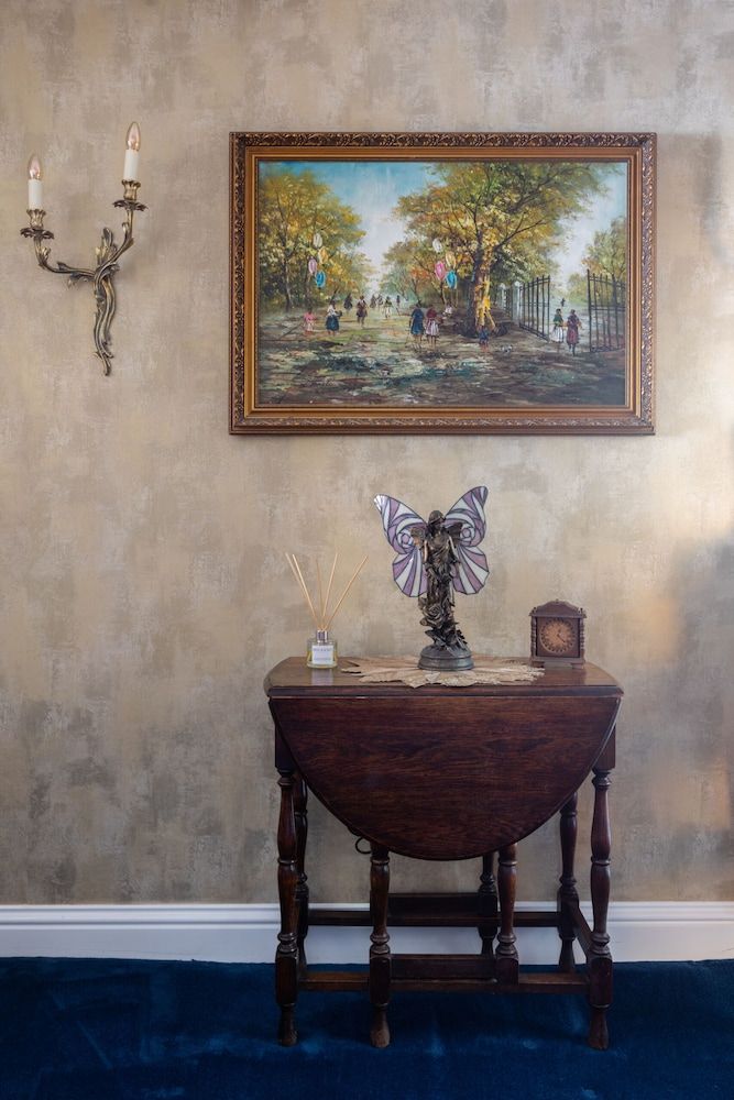 Staycations Maldon Suites Family Apartment, Private Bathroom, Courtyard View (The De Vere Suite) 27