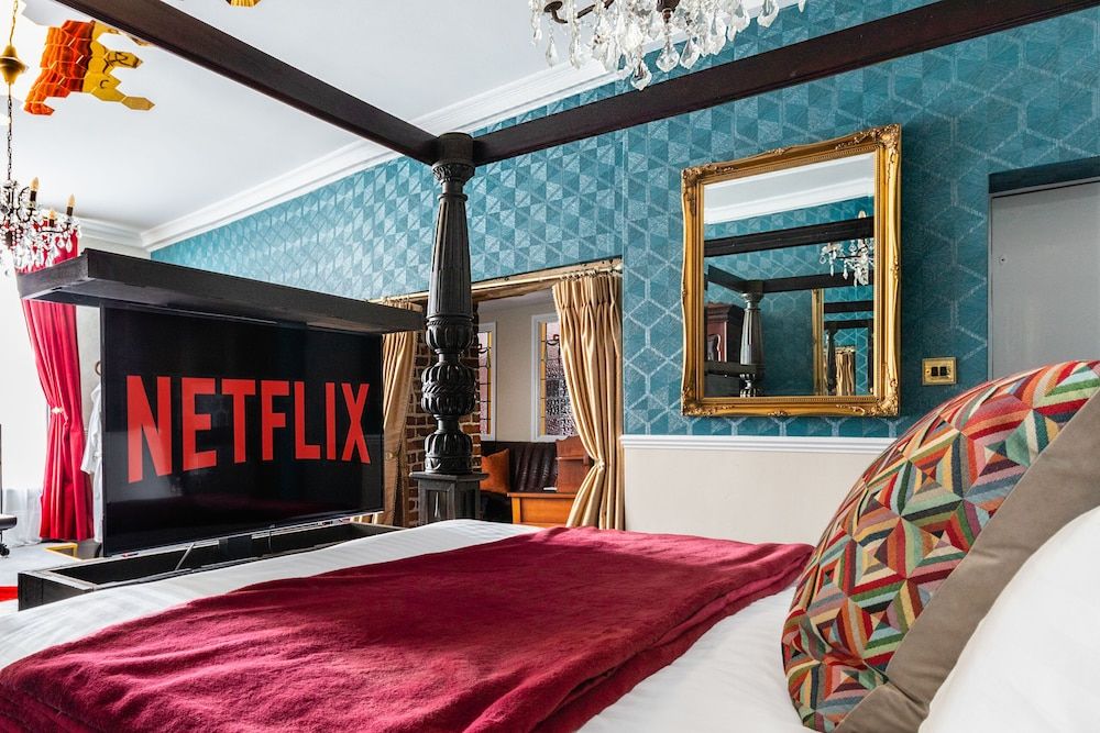 Staycations Maldon Suites Family Apartment, Private Bathroom, Courtyard View (The De Vere Suite) 14