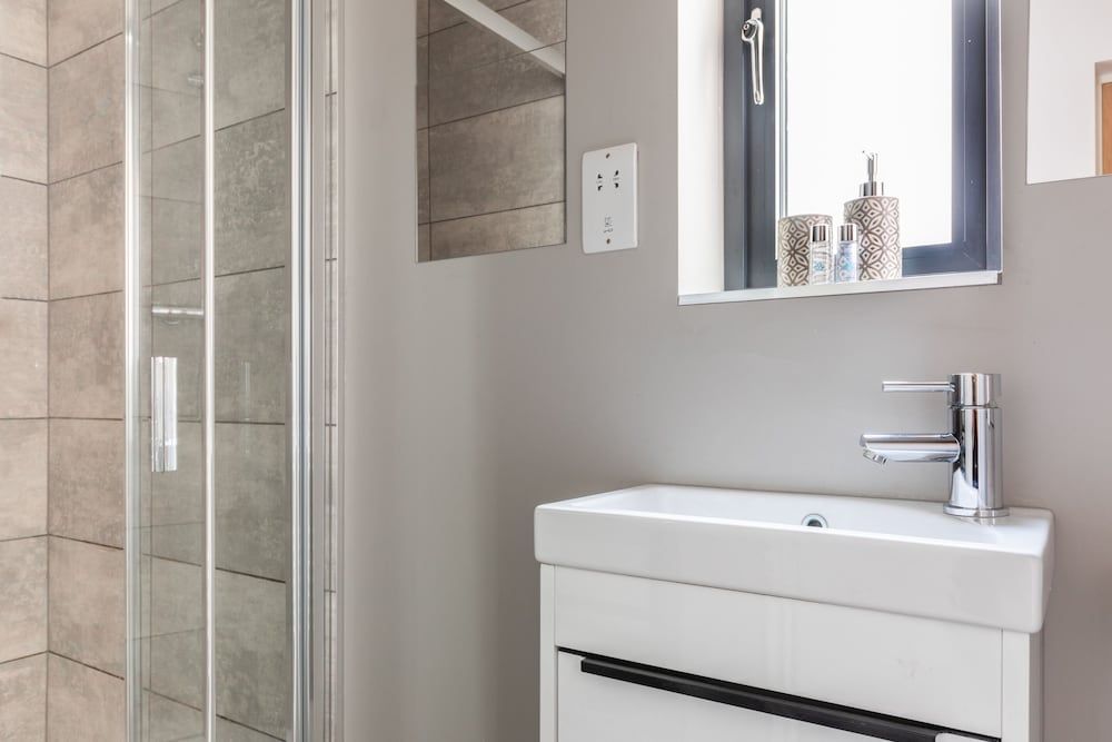 Staycations Maldon Suites Duplex, Ensuite (The Chandler Suite) 12