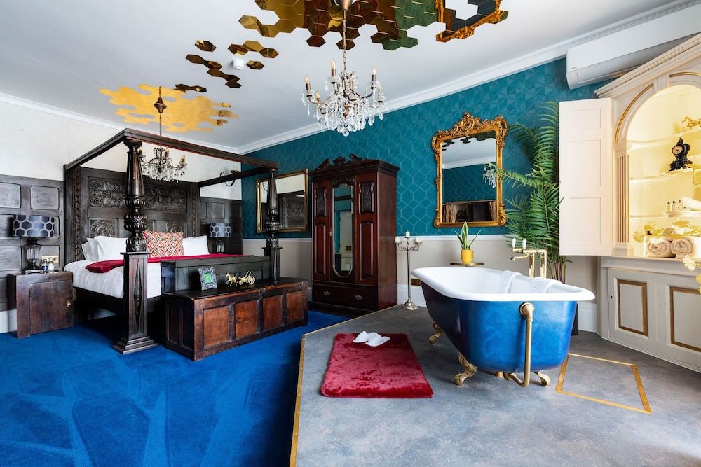 Staycations Maldon Suites Family Apartment, Private Bathroom, Courtyard View (The De Vere Suite) 8