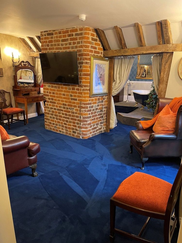 Staycations Maldon Suites Family Apartment, Private Bathroom, Courtyard View (The De Vere Suite) 24