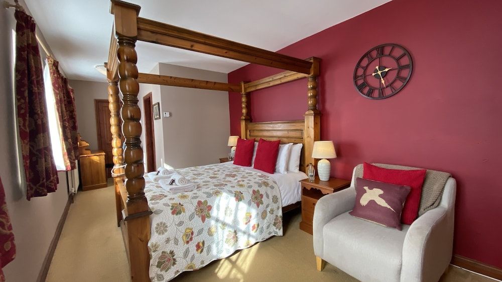 The New Inn Deluxe Double Room, Ensuite (Four Poster) 2
