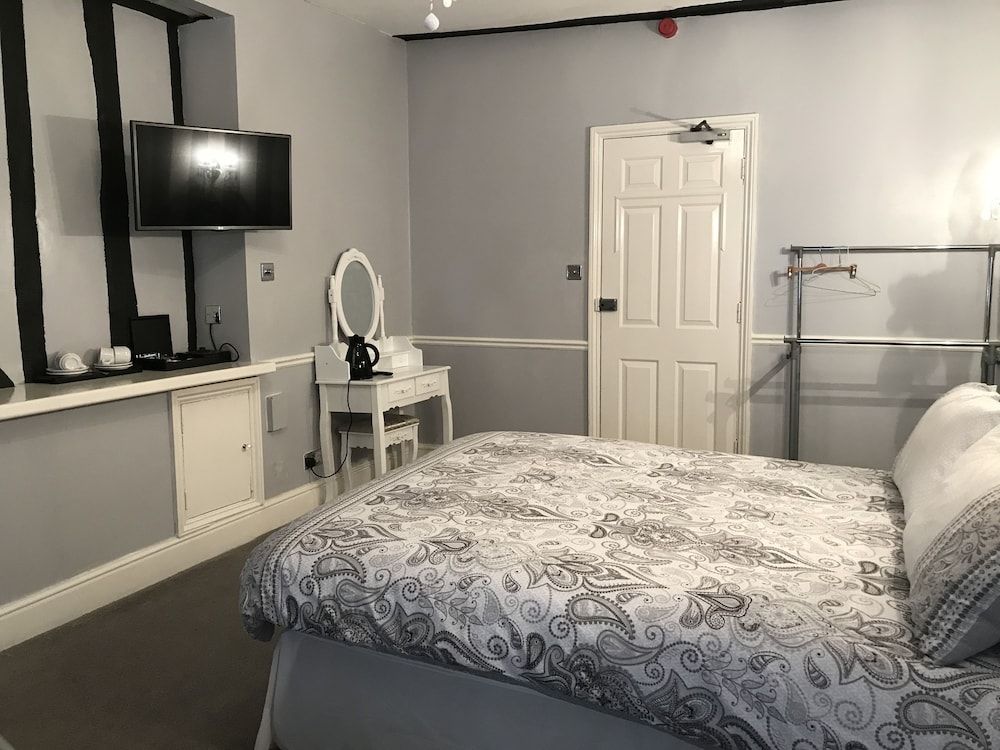 Family Room, Private Bathroom