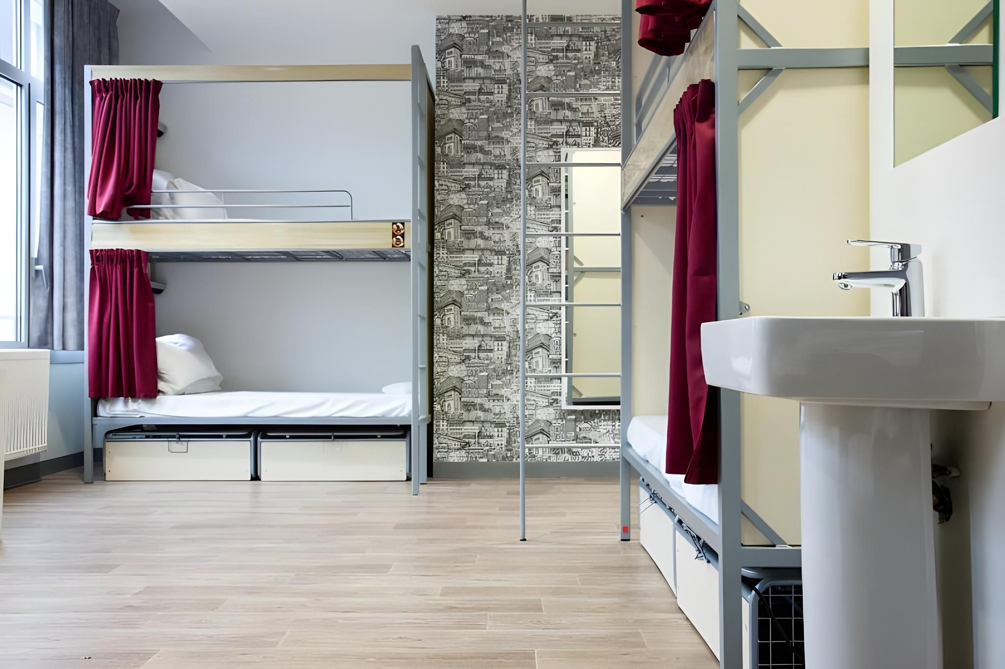 1 Person in 6-Bed Dormitory with En-Suite Bathroom - Mixed