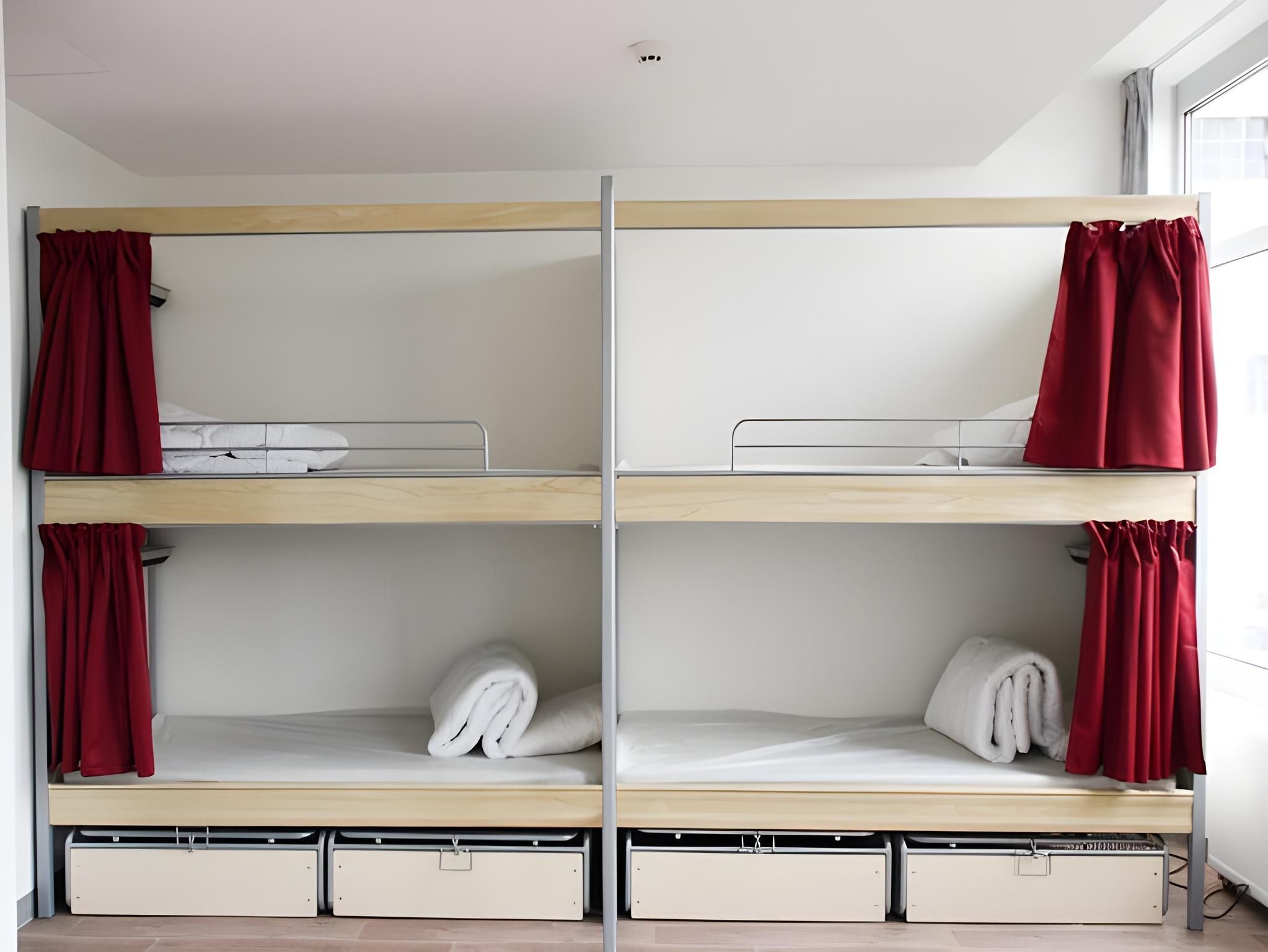 1 Person in 4-Bed Dormitory with Private Bathroom - Mixed