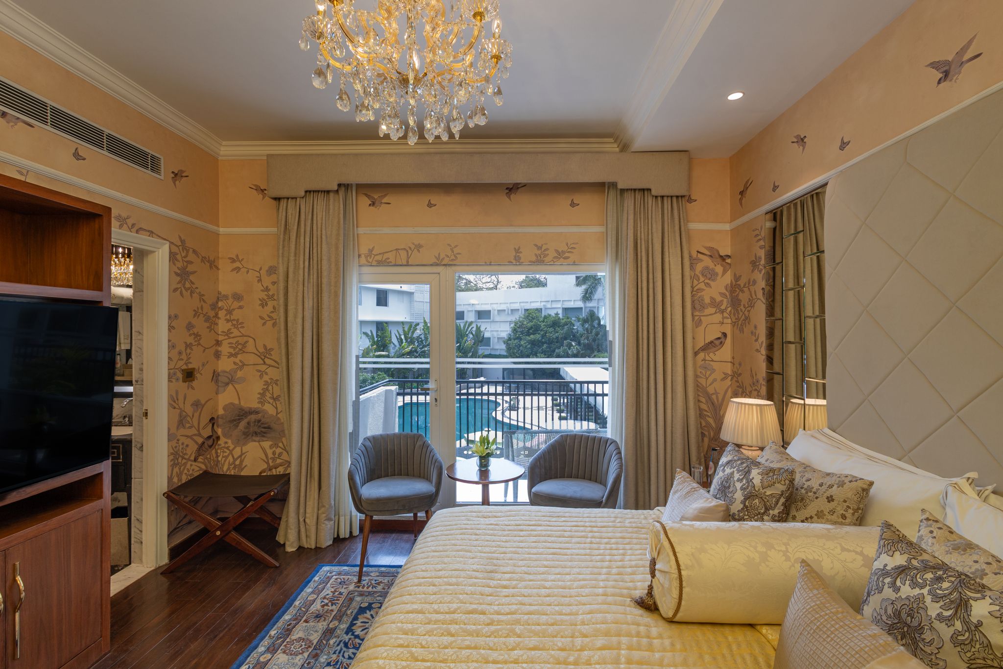 The Claridges, New Delhi Luxury King Bed Room with Balcony 7