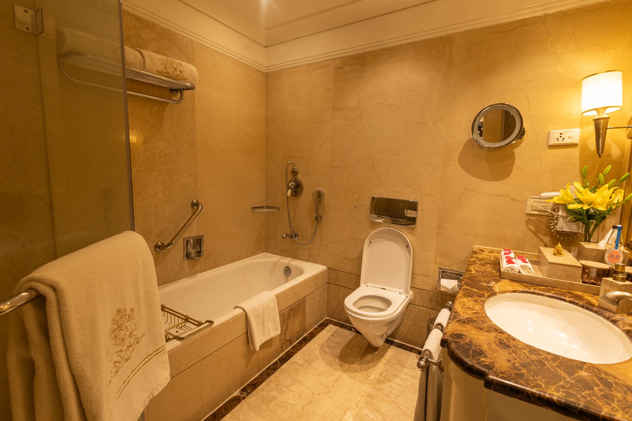 The Claridges, New Delhi Luxury King Bed Room with Balcony 13