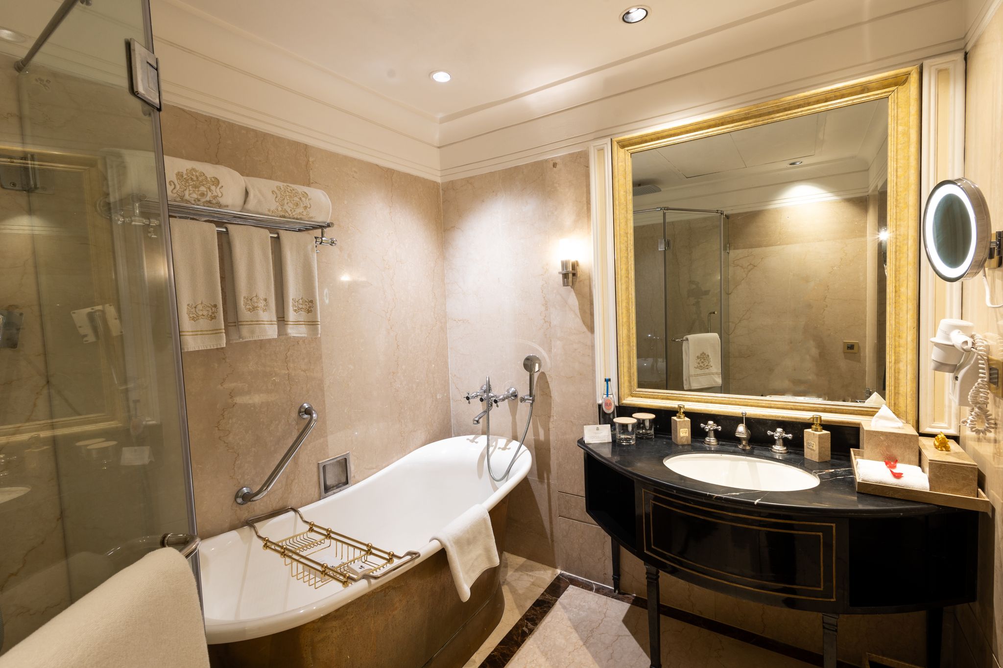 Grand Luxury King Bed Room