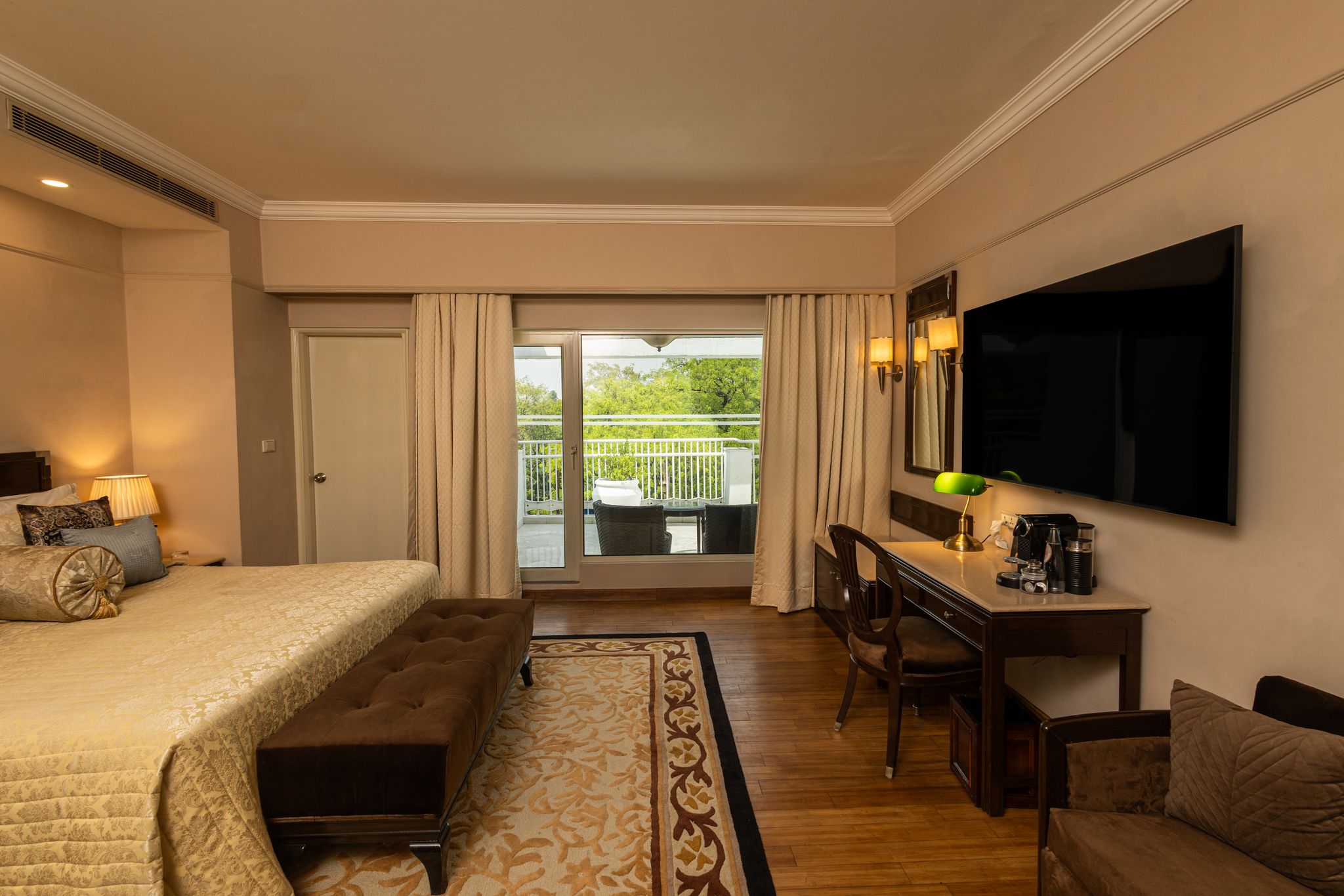 The Claridges, New Delhi Luxury King Bed Room with Balcony 19