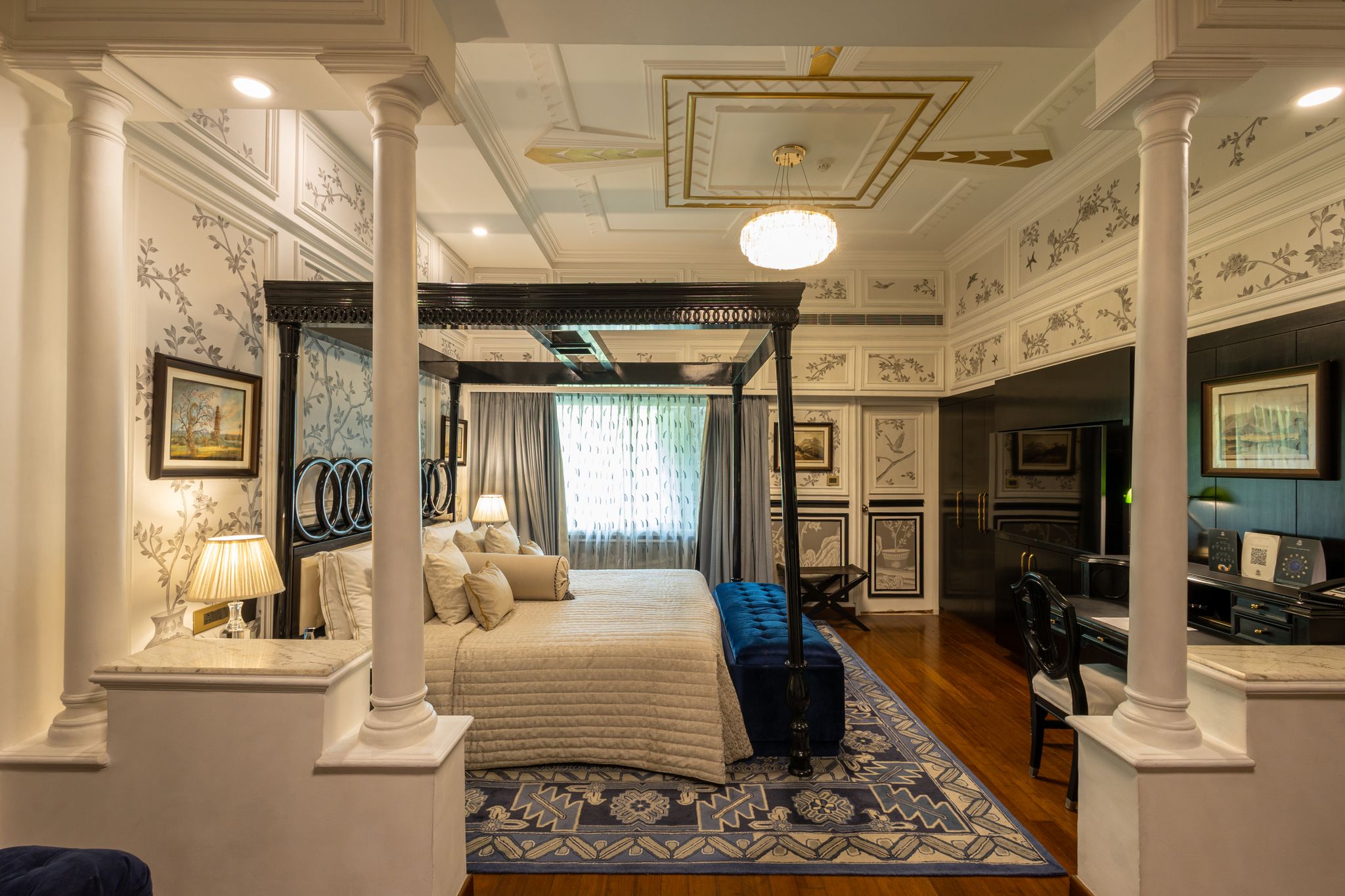 Grand Luxury King Bed Room