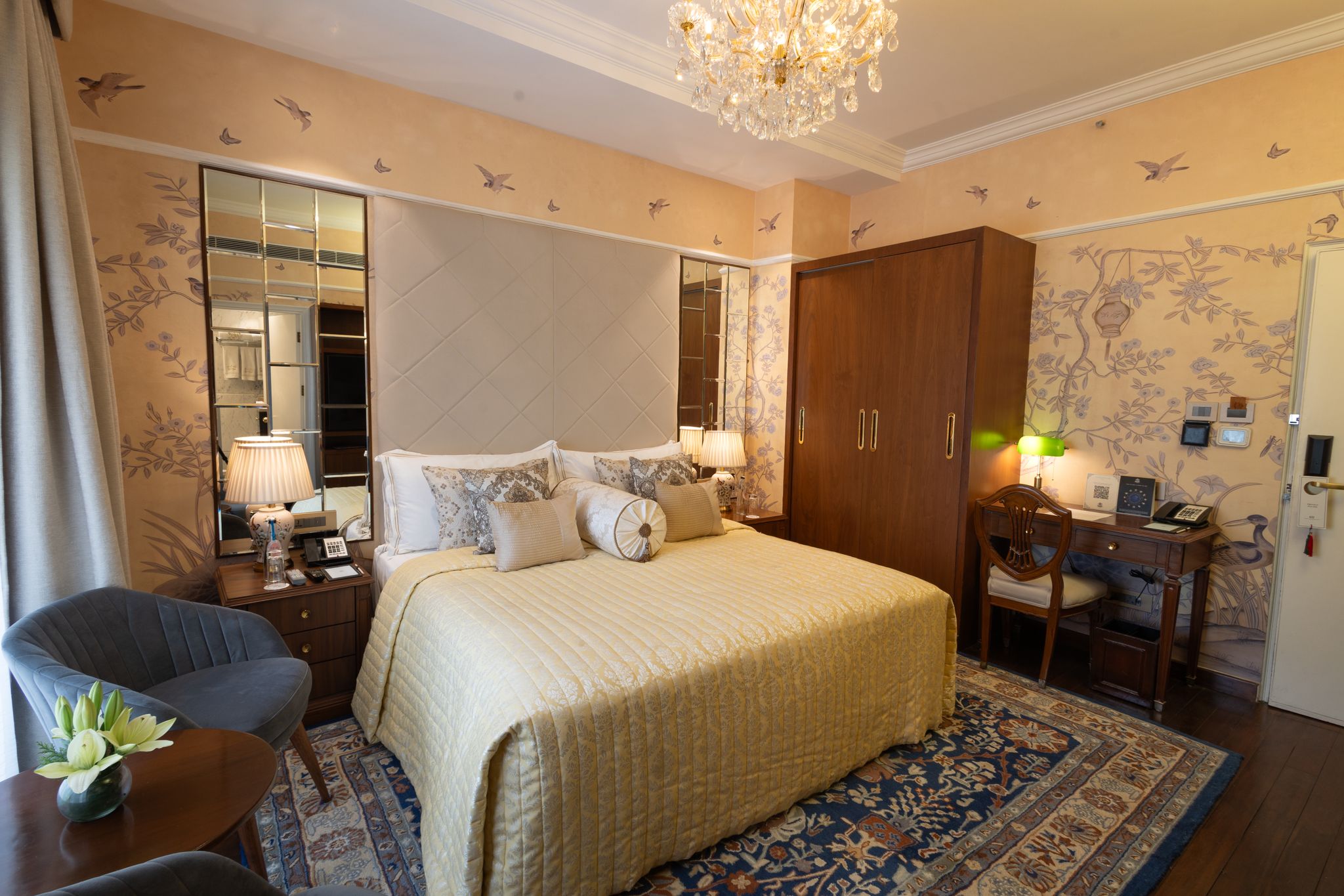 The Claridges, New Delhi Luxury King Bed Room with Balcony 8