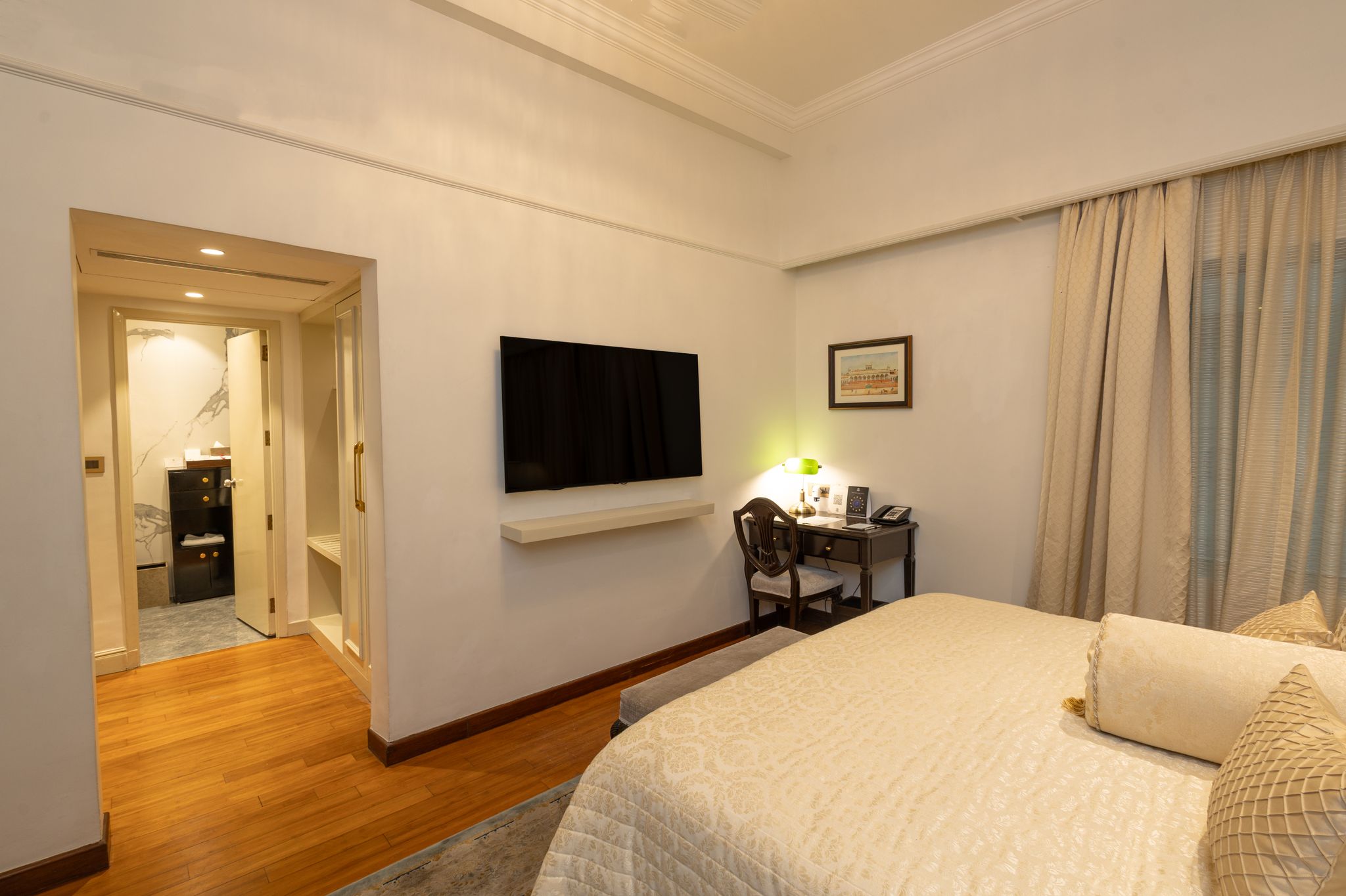 The Claridges, New Delhi Superior King Bed Room 7