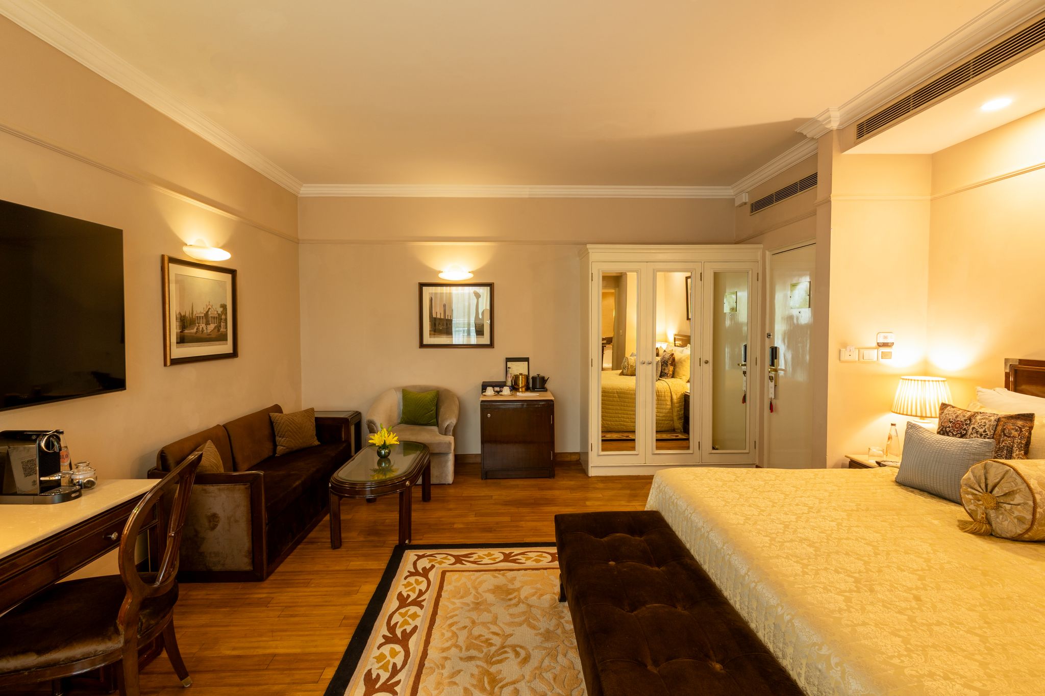 Luxury King Bed Room with Balcony