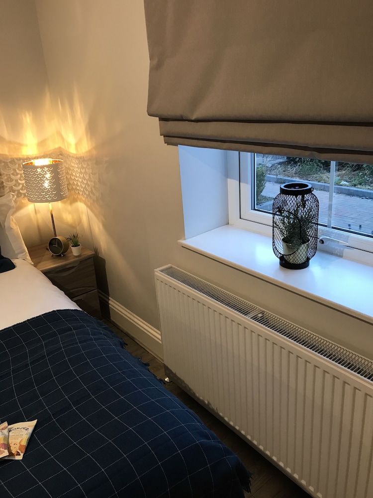 Flat 1 Helena House, 1-bed, Sleeps 2, Garden Apartment 4